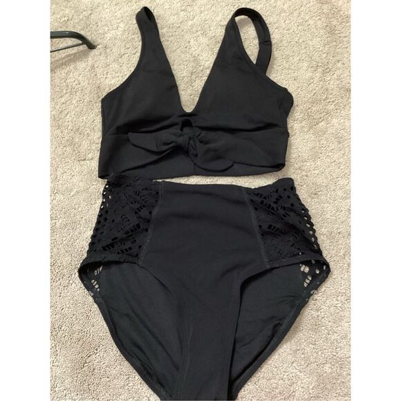 New. Robin Piccone black lace bikini. Retails $189 - Picture 7 of 8